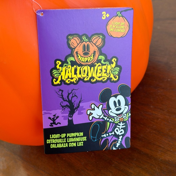 2024 Disney’s Mickey Mouse Light-Up Halloween Jack-o-Lantern - Picture 8 of 10